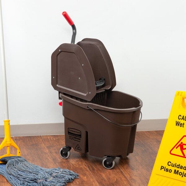 Rubbermaid WaveBrake 2.0 35-Qt Down-Press Combo Bucket Brown