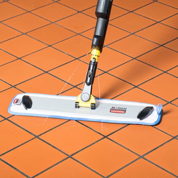 Rubbermaid HYGEN Pulse Microfiber Mopping Kit Single-Sided